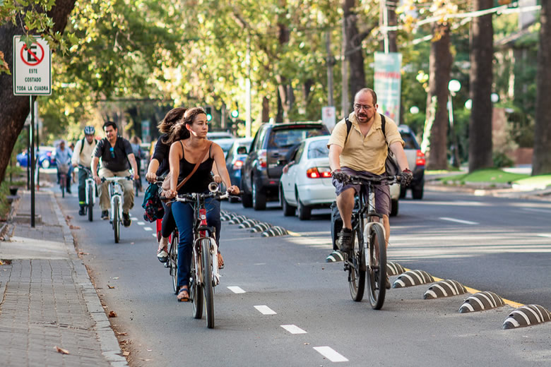 ¿La hora de las bicicletas? Uso se duplicó en zonas de Santiago por problemas del Metro