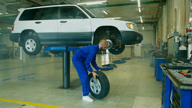 ¿Cuál es la presión adecuada para los neumáticos del coche?
