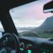 Nueva ley contra robo de vehículos: conductores tendrán un año para grabar patente en vidrios y espejos